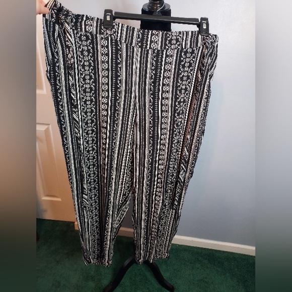 Maurices Size 2 Black/White Boho Pants Wide Leg - Picture 1 of 9